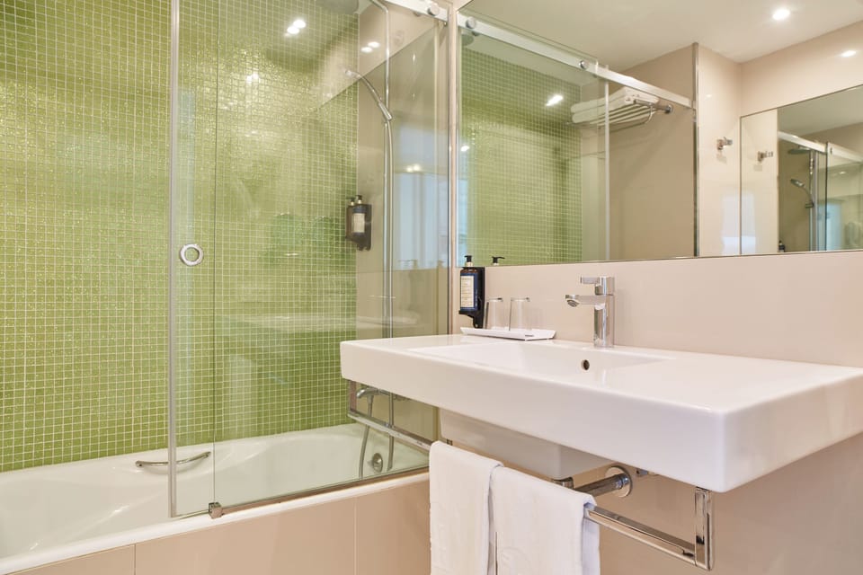 Combined shower/tub, free toiletries, hair dryer, slippers