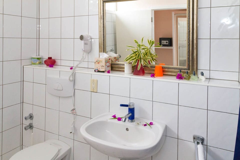 Superior Room, 1 King Bed, Balcony, Ocean View | Bathroom | Combined shower/tub, free toiletries, hair dryer, towels
