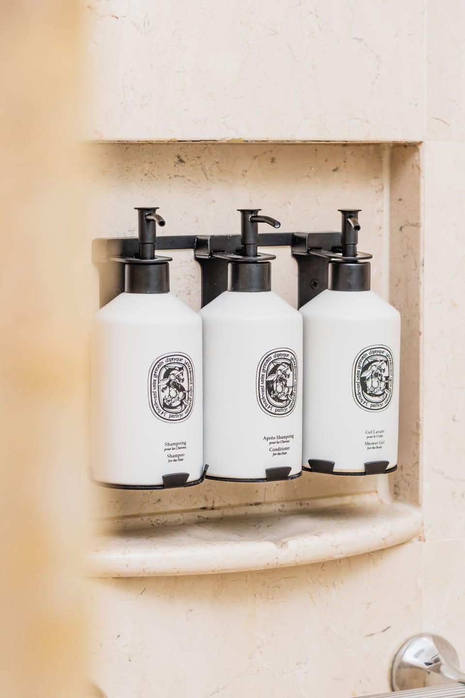 Suite (The Residence) | Bathroom | Free toiletries, hair dryer, bathrobes, slippers