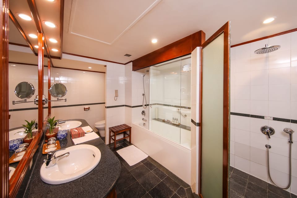 Suite, River View | Bathroom | Free toiletries, hair dryer, bathrobes, slippers