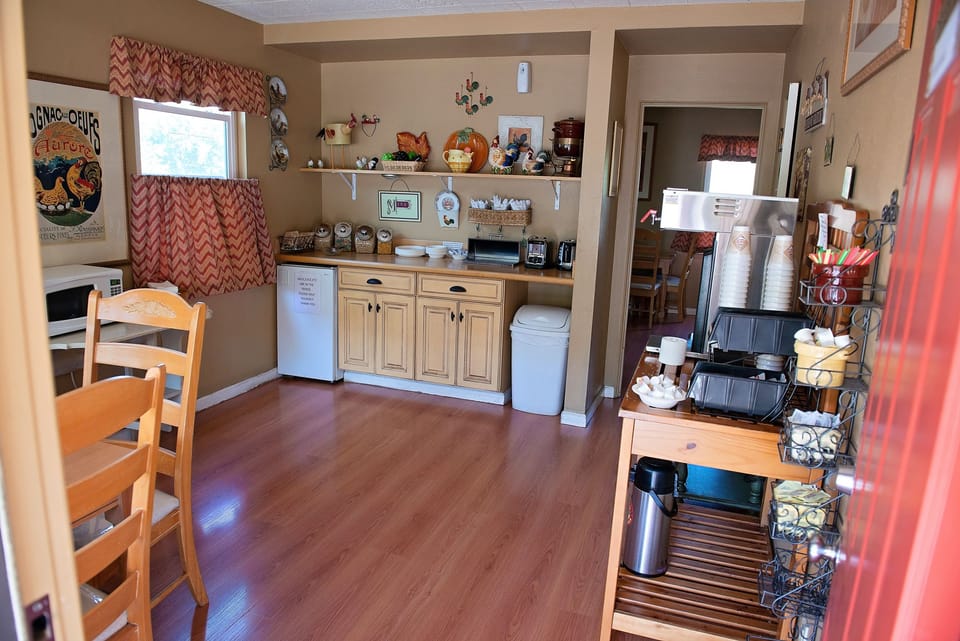 Free daily continental breakfast