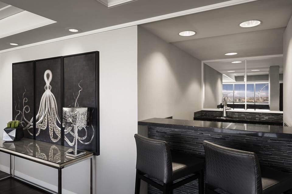 Fab Vice Presidential Suite, 1 King, Non-Smoking | Pillowtop beds, in-room safe, desk, laptop workspace