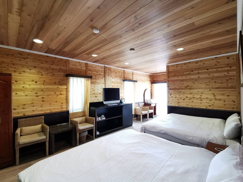 Family Quadruple Room | Free WiFi, bed sheets