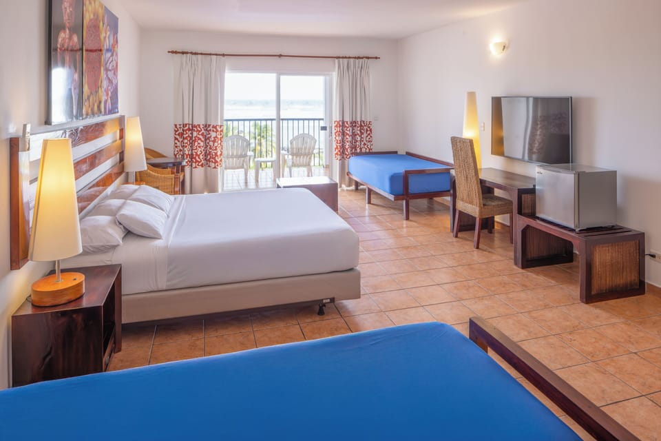 Superior, Sea View 1 King Bed | Premium bedding, in-room safe, desk, iron/ironing board (on request)