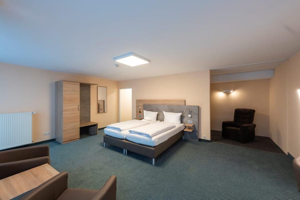 Deluxe Double or Twin Room | Premium bedding, Select Comfort beds, desk, laptop workspace