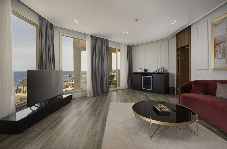 Executive Suite | Living area | 40-inch LCD TV with satellite channels, TV, table tennis