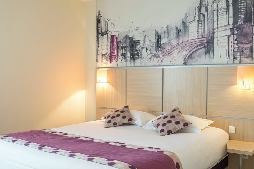 Standard Double Room | In-room safe, desk, soundproofing, iron/ironing board (on request)