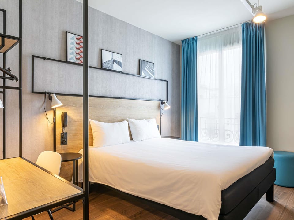 In-room safe, desk, soundproofing, iron/ironing board