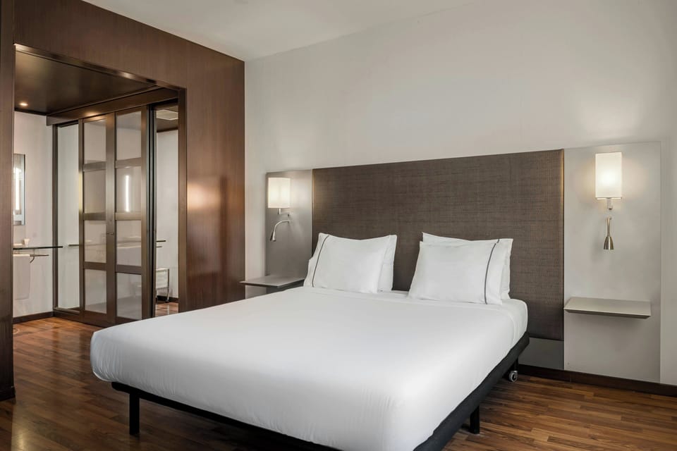 1 bedroom, premium bedding, down comforters, minibar