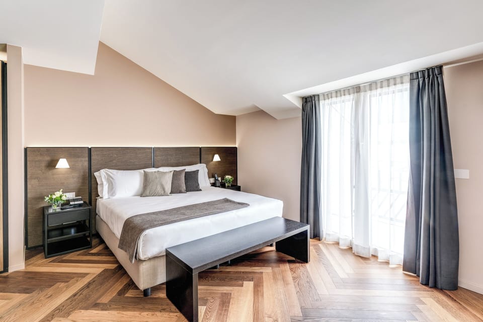Executive Room, City View | Hypo-allergenic bedding, minibar, in-room safe, desk