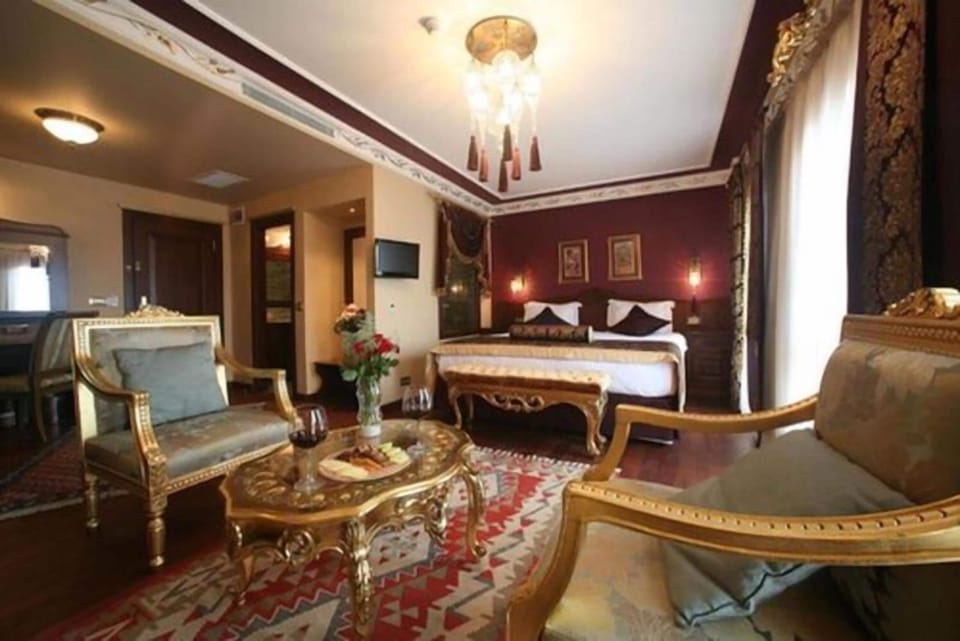 Executive Double Room, Jetted Tub | Premium bedding, minibar, in-room safe, individually decorated