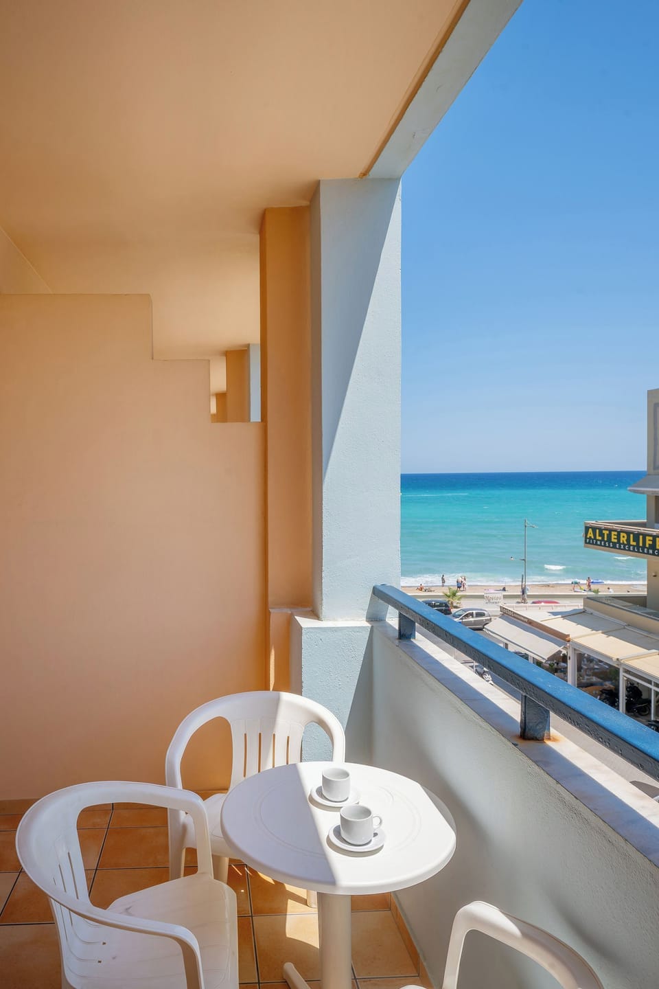 Soundproofing, free cribs/infant beds, free WiFi