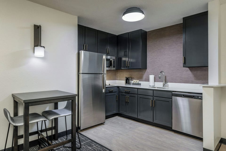 Full-size fridge, microwave, stovetop, dishwasher