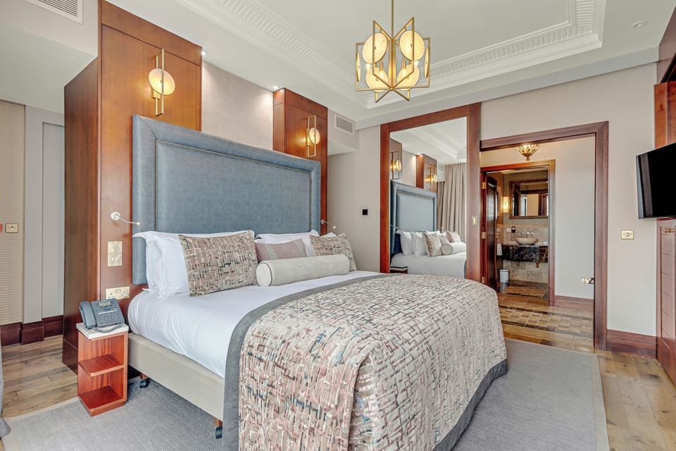 Luxury Suite | Premium bedding, Tempur-Pedic beds, minibar, in-room safe