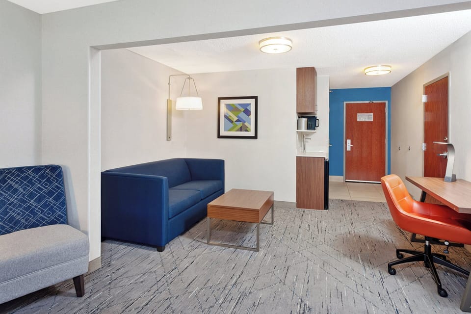 In-room safe, desk, iron/ironing board, free WiFi