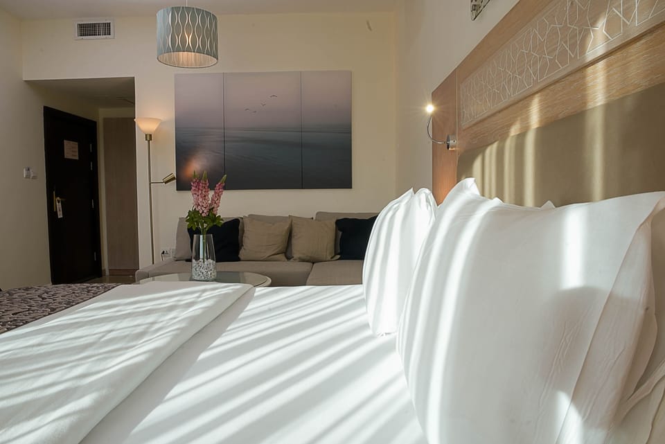 Junior Studio Suite | 1 bedroom, Egyptian cotton sheets, Select Comfort beds, minibar