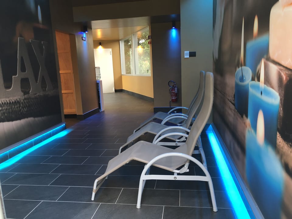 Sauna, hot tub, steam room