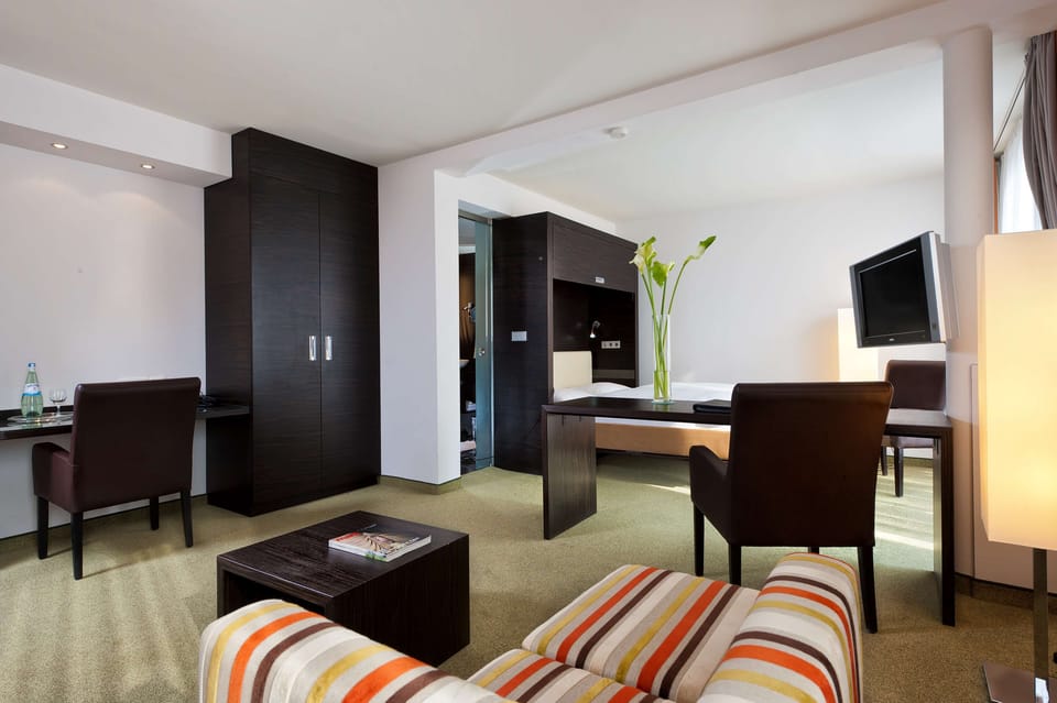 Hypo-allergenic bedding, in-room safe, desk, laptop workspace