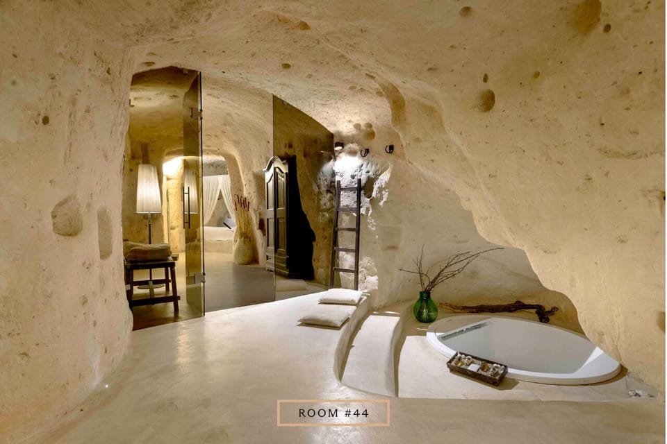 Grotta Superior Patio | Minibar, in-room safe, soundproofing, iron/ironing board