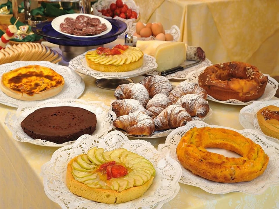 Daily buffet breakfast for a fee