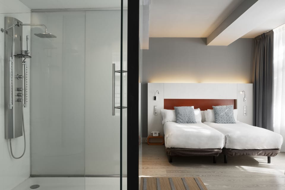 Superior Double Room | Minibar, in-room safe, desk, blackout drapes