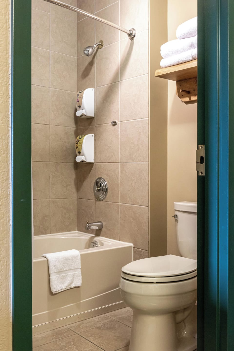 Suite (KidKamp) | Bathroom | Combined shower/tub, hair dryer, towels