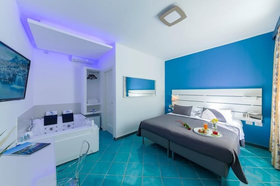 Romantic Room | In-room safe, desk, soundproofing, free WiFi