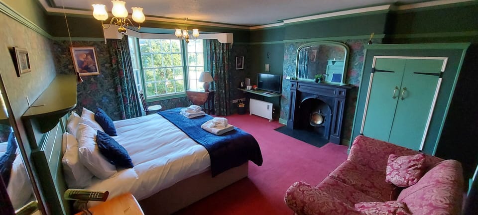 Superior Double or Twin Room | Desk, blackout drapes, iron/ironing board, free WiFi