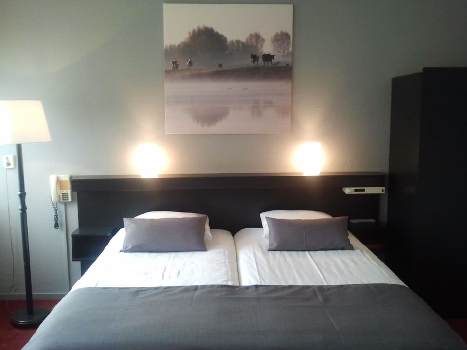Standard Triple Room | In-room safe, desk, laptop workspace, free WiFi