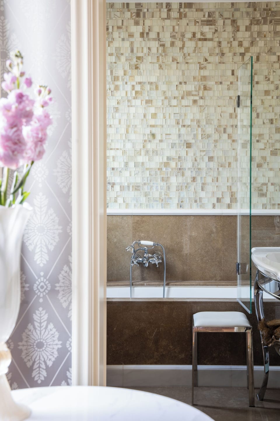 Classic Room, City View | Bathroom | Free toiletries, hair dryer, bathrobes, slippers
