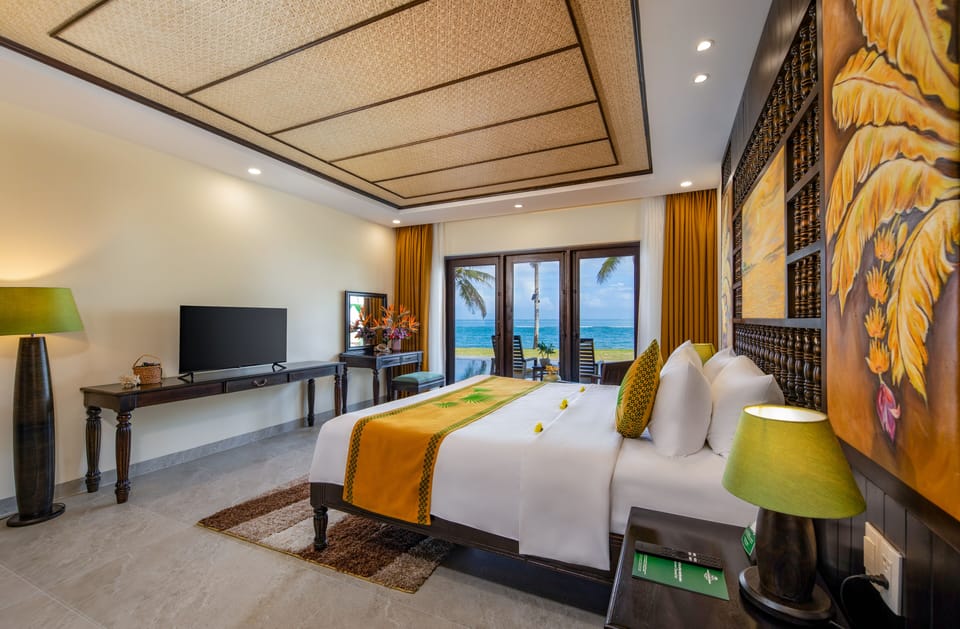 03 Bedroom Ocean Villa with private pool | Minibar, in-room safe, laptop workspace, blackout drapes