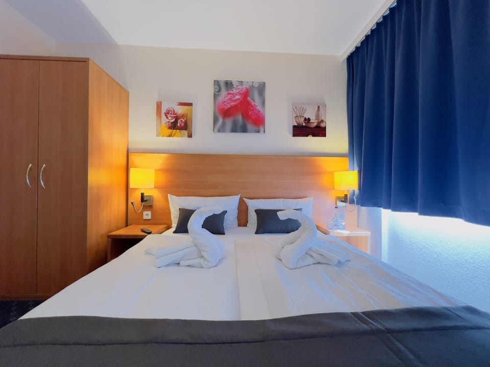 Economy Double Room | Premium bedding, in-room safe, individually decorated