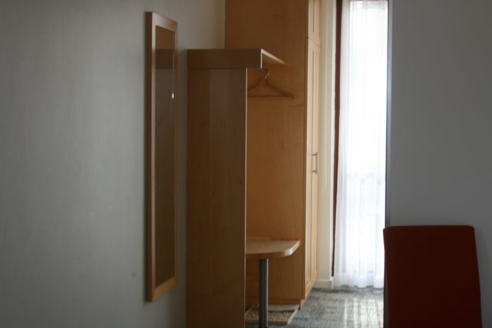Double Room Standard L | Living area | Flat-screen TV