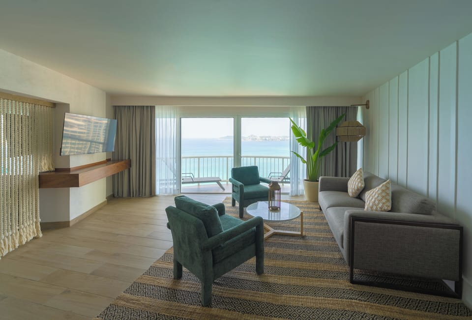 Royal Suite Double Ocean View | Living area | 50-inch plasma TV with cable channels