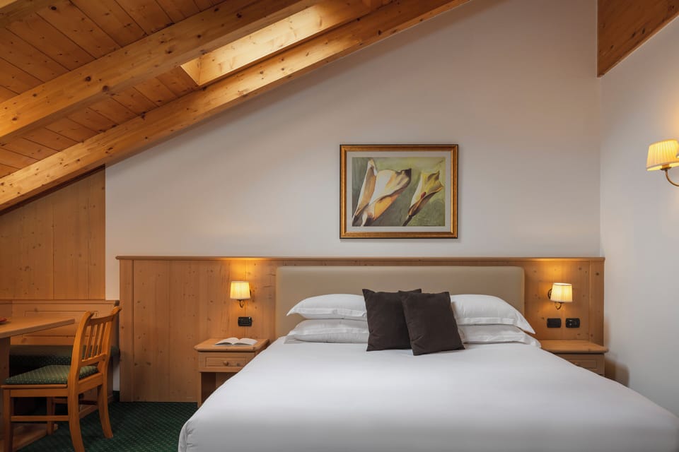 Junior Suite, Balcony | Egyptian cotton sheets, premium bedding, down comforters, minibar