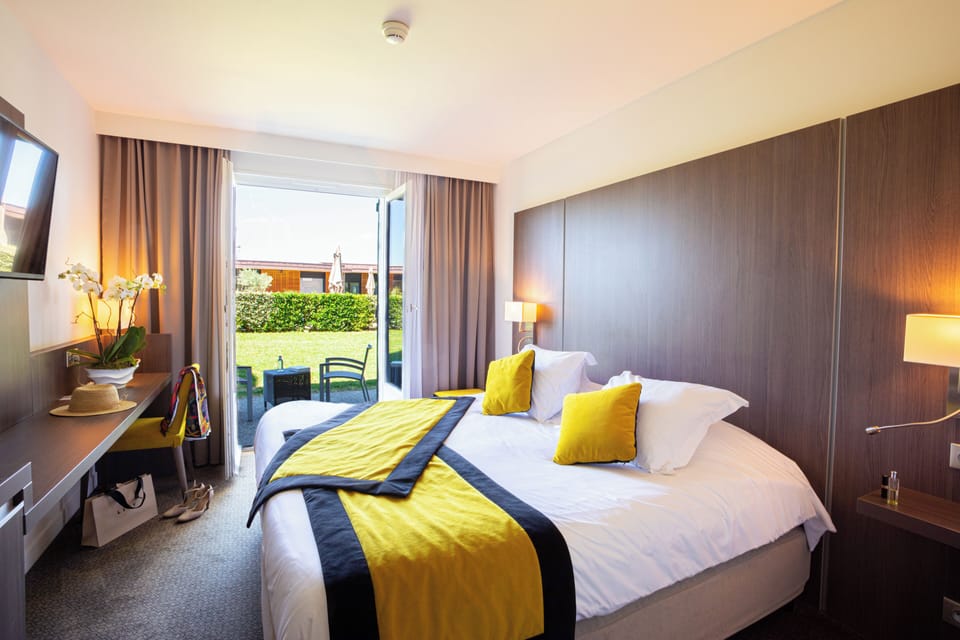 Classic Double Room | Desk, free WiFi, bed sheets