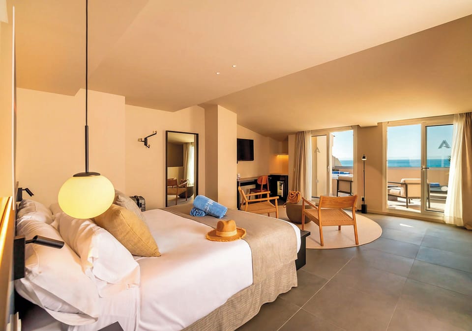 Penthouse (With stairs to access top floor) | Minibar, in-room safe, desk, free WiFi