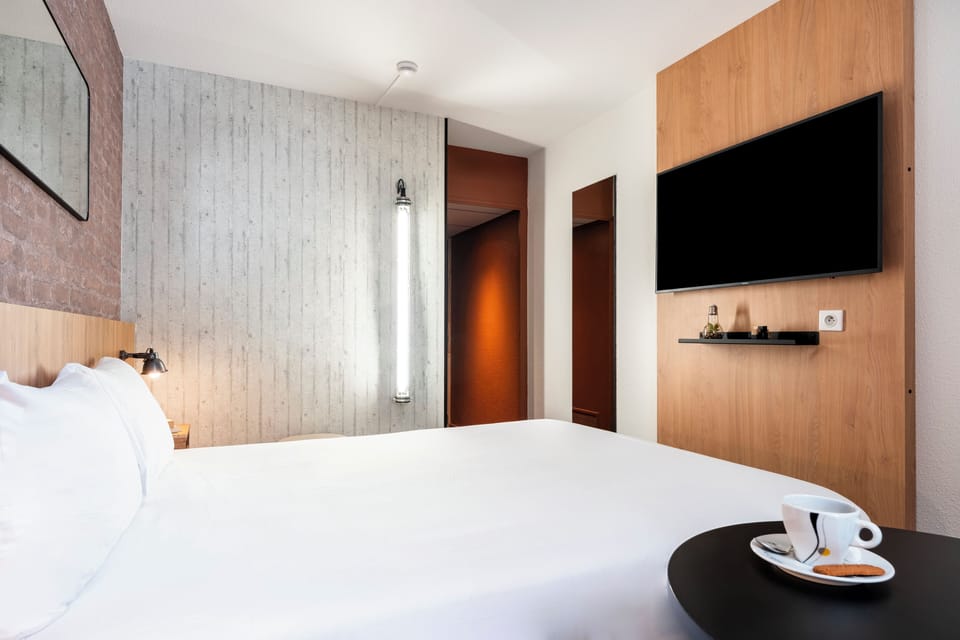 Standard Room, 1 Double Bed | Premium bedding, desk, soundproofing, iron/ironing board