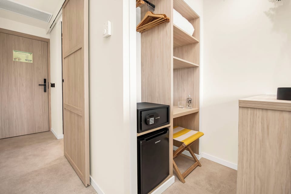Superior Single Room, Balcony (BRUNCH UNLIMITED) | In-room safe, desk, WiFi (free), bed sheets
