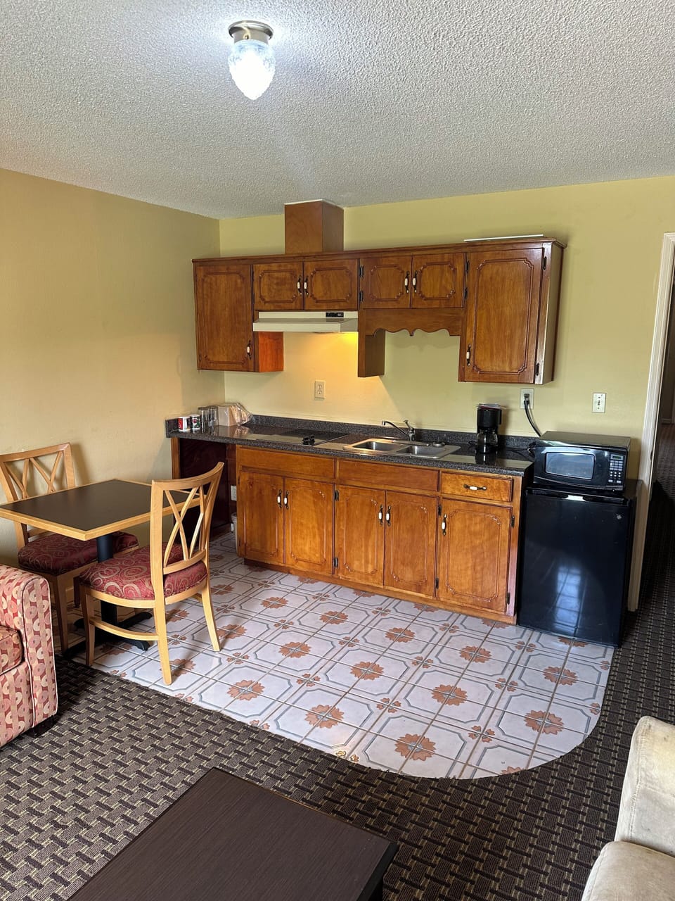 Royal Suite, 1 King Bed, Jetted Tub, City View | Private kitchenette | Mini-fridge, microwave