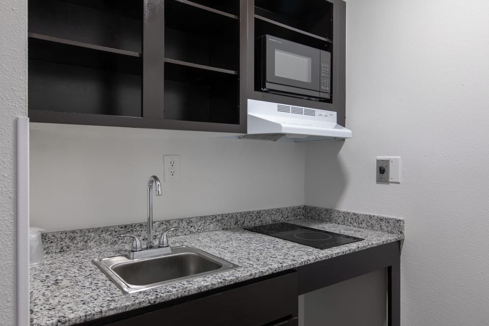 Full-size fridge, microwave, stovetop, coffee/tea maker