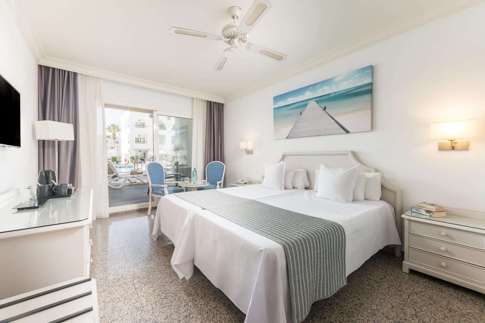 1 bedroom, desk, blackout drapes, free WiFi