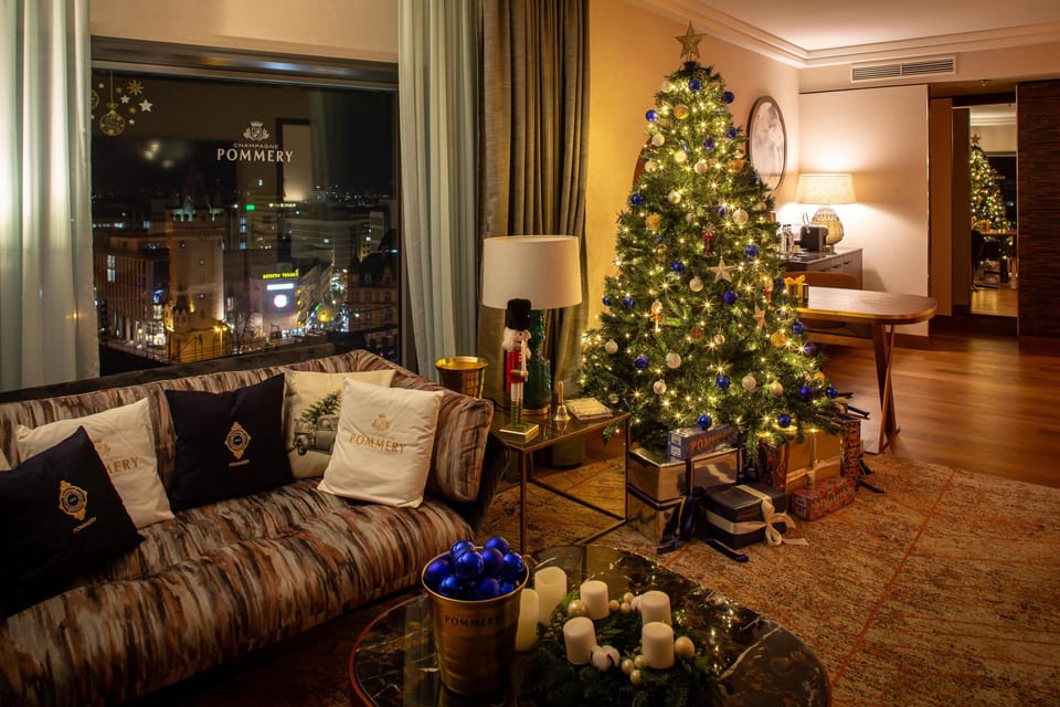 Penthouse, 1 King Bed | Living area | LCD TV, MP3 dock