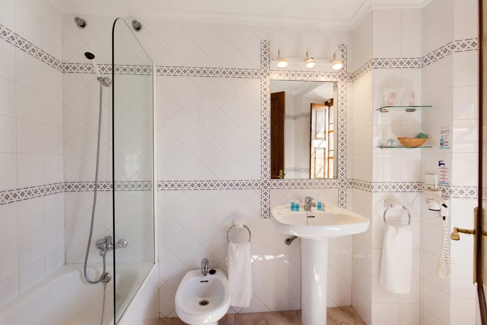 Combined shower/tub, free toiletries, hair dryer, slippers
