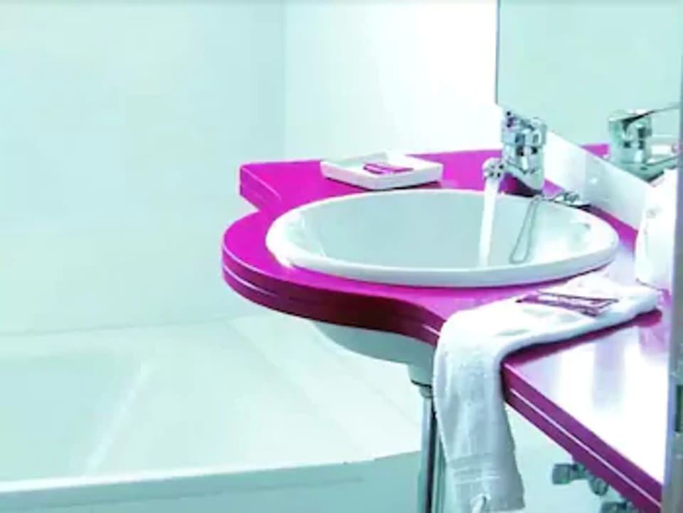 Bathroom sink