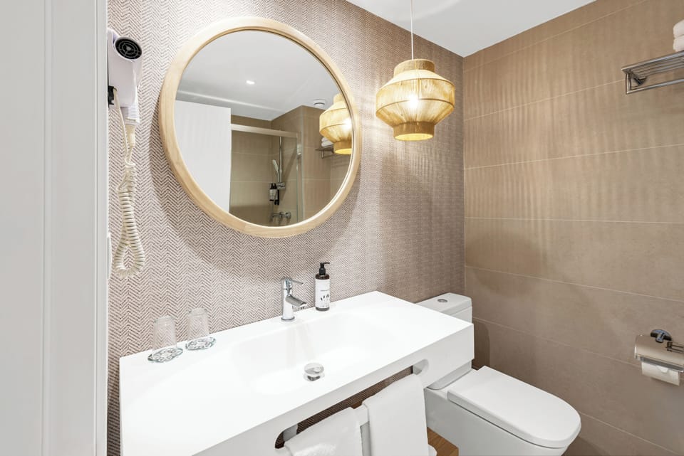 Superior Double Room, Balcony | Bathroom | Hair dryer, towels