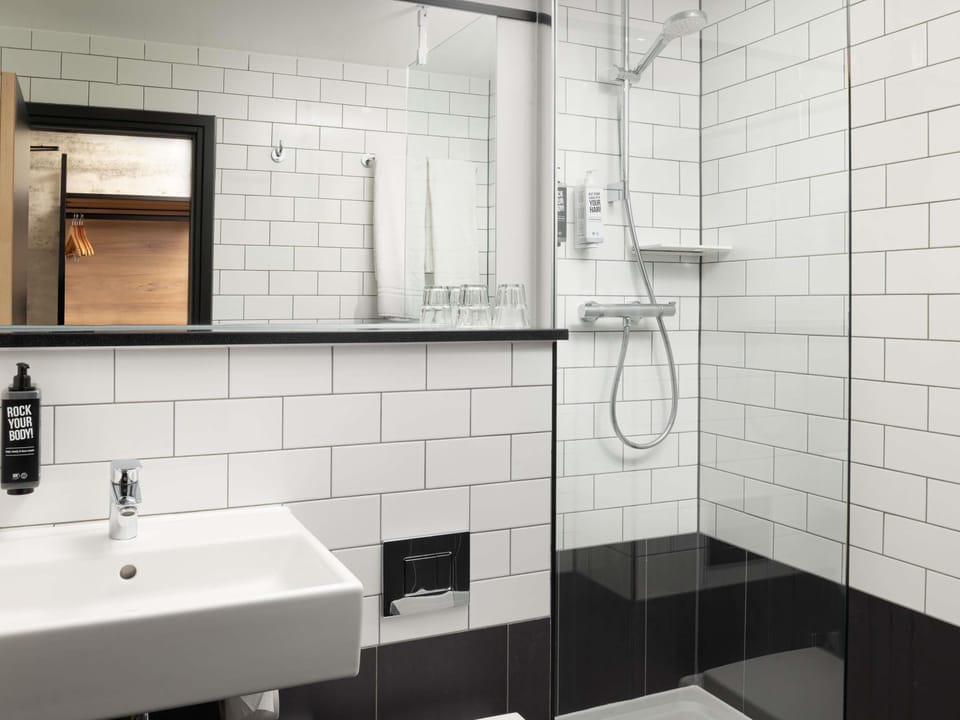 Desk, laptop workspace, free cribs/infant beds, free WiFi