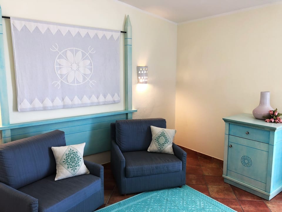 In-room safe, individually decorated, individually furnished, desk