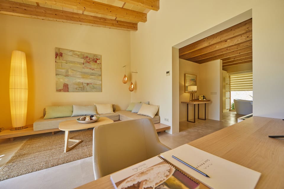 Grand Suite, 1 Bedroom, Private Pool, Garden Area | Living room | 32-inch TV with digital channels