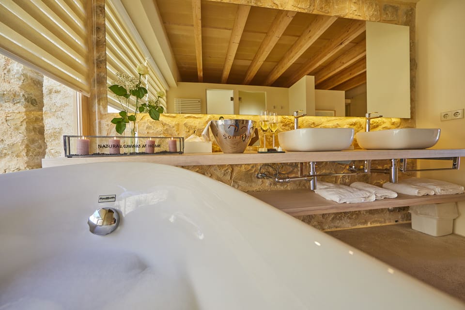 Grand Suite, 1 Bedroom, Private Pool, Garden Area | Jetted tub